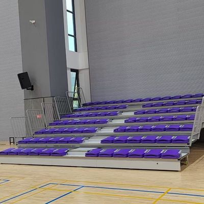 Steel Frame Retractable Bleacher Seating mit Fußboden auf dem Stuhl